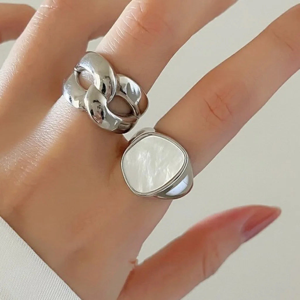 "Freyja's Radiance" Signet Ring – 925 Sterling Silver