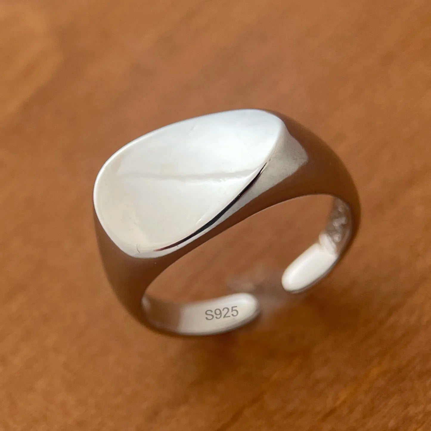 "Eira" Ring – Minimalist Elegance in 925 Sterling Silver