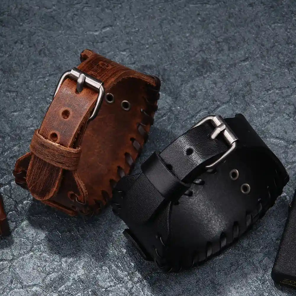 Dos de bracelets en cuir noir et marron