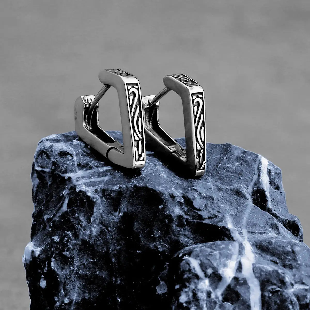 Boucles d’Oreilles Viking Géométriques – Design Minimaliste Inspiré de la Mythologie Nordique