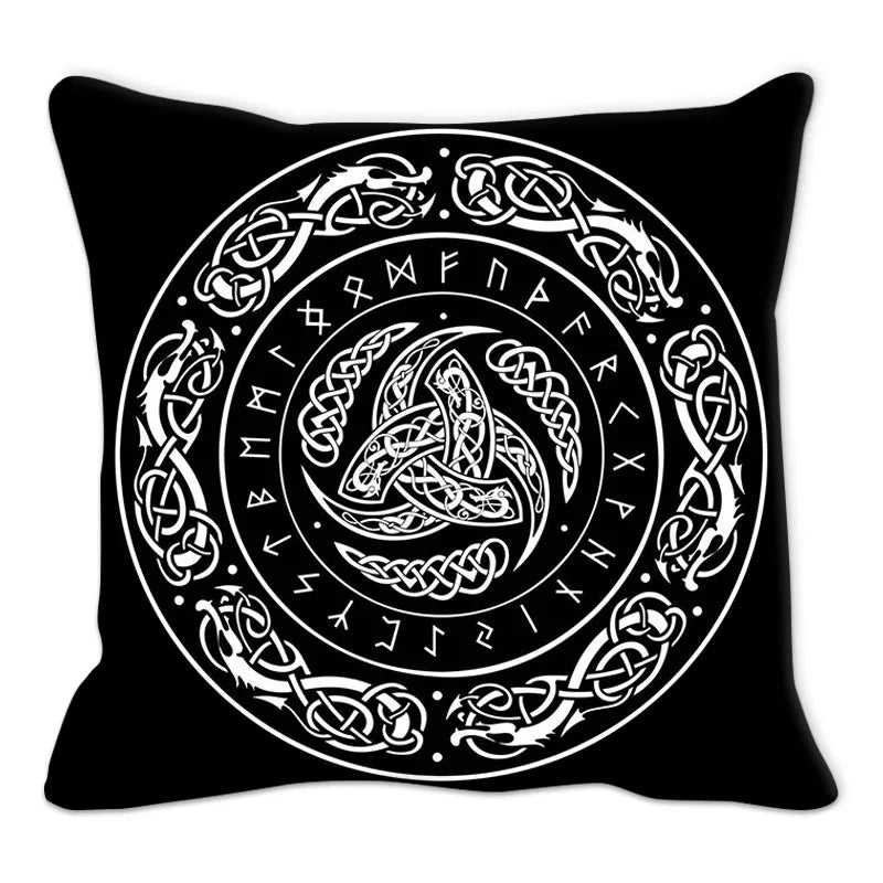 Housse de coussin noire avec motif de corbeaux et runes