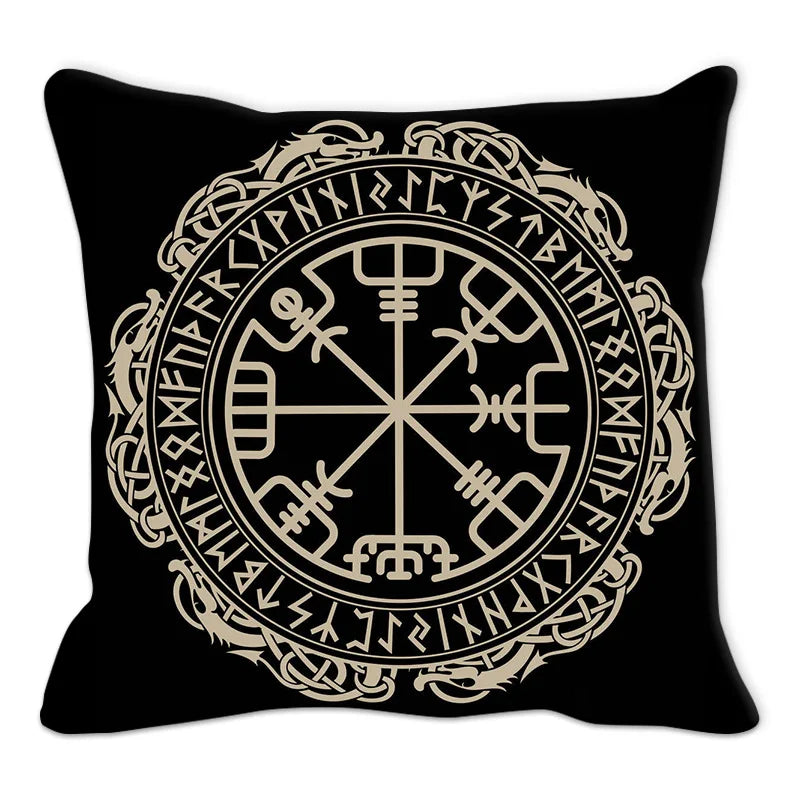 Housse de coussin noire avec motif de hache et casque viking