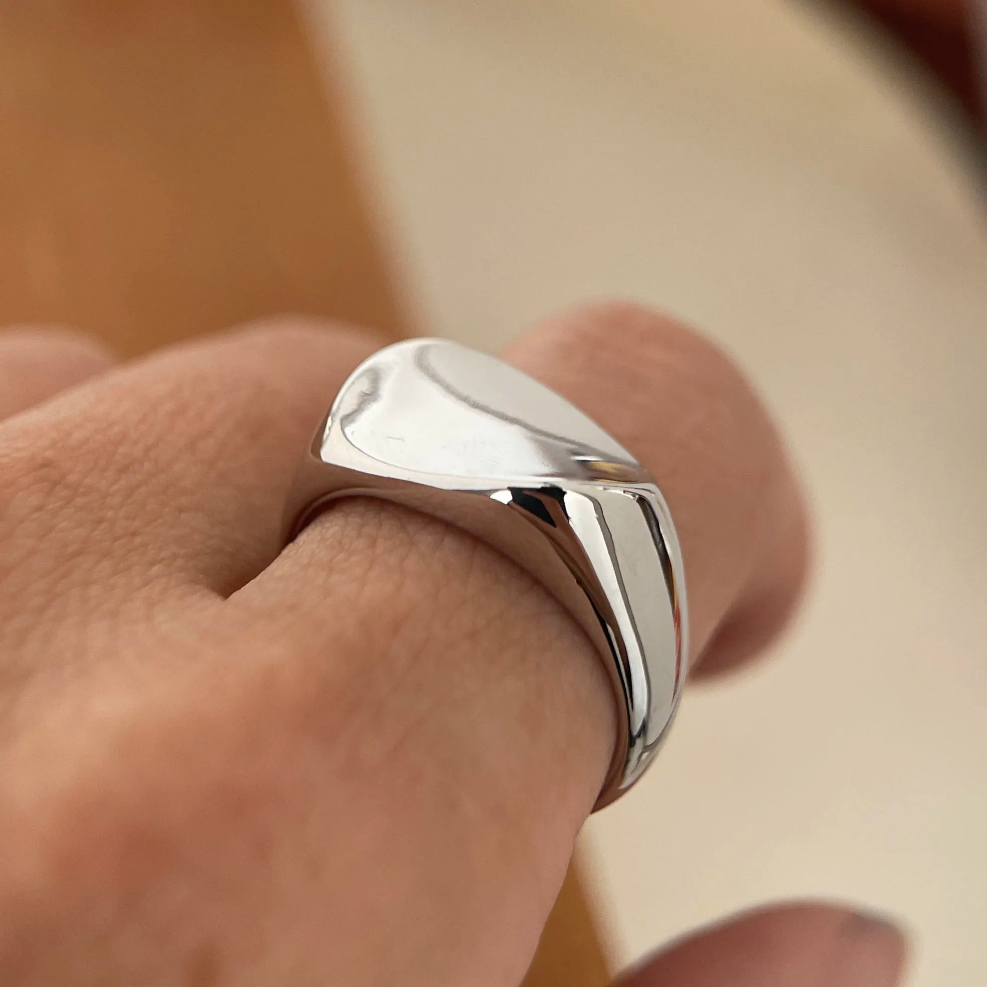 Bague "Eira" – Élégance Minimaliste en Argent Sterling 925